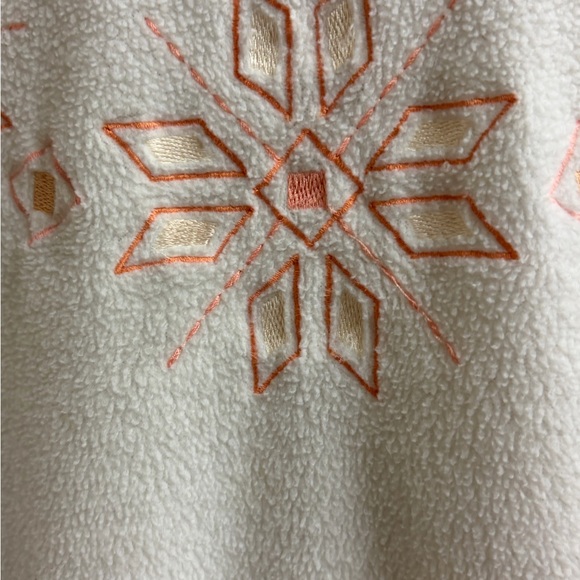 Granny Alia Cream Sweater with Pink Embroidery - Picture 5 of 10